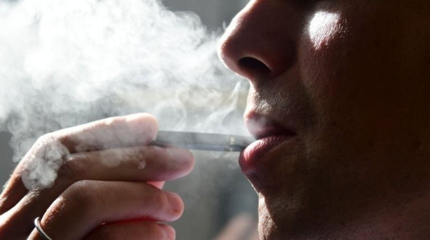 Hollanda'da aromalı elektronik sigaralar yasaklanacak