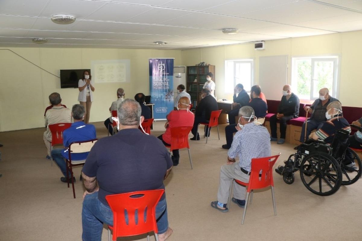 Barınma Merkezi&rsquo;nde kalan vatandaşlara sağlık eğitimi