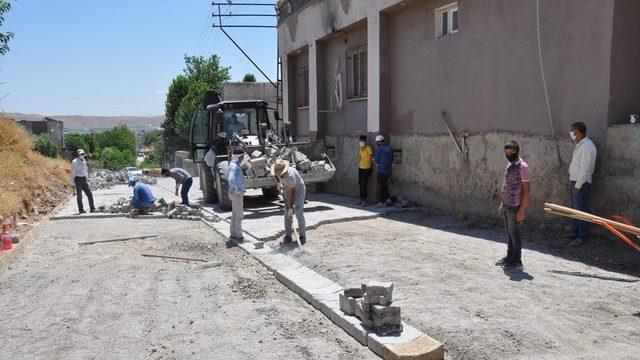 Cizre’de kilitli parke taşı çalışmaları