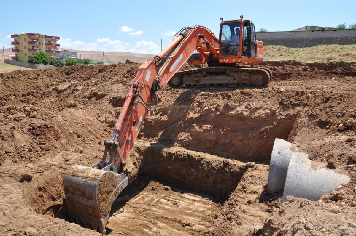 Cizre&rsquo;de yağmurlama kanallarında temizlik &ccedil;alışmaları