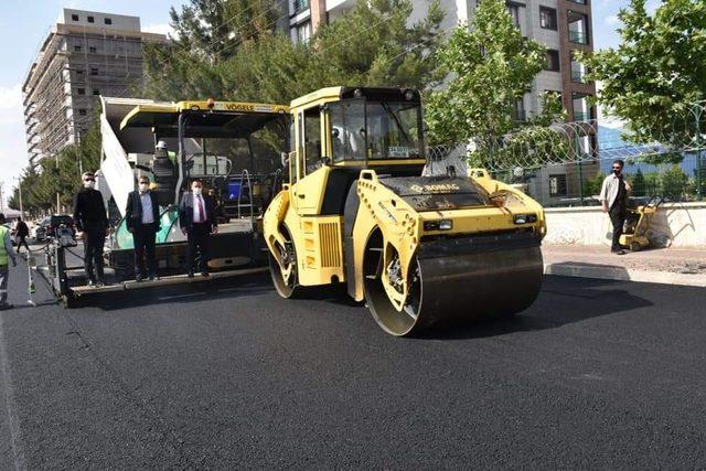 Bağlar’da yol yapım çalışmaları devam ediyor