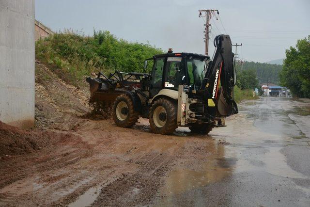 İzmit Belediyesi, sağanağa karşı nöbette