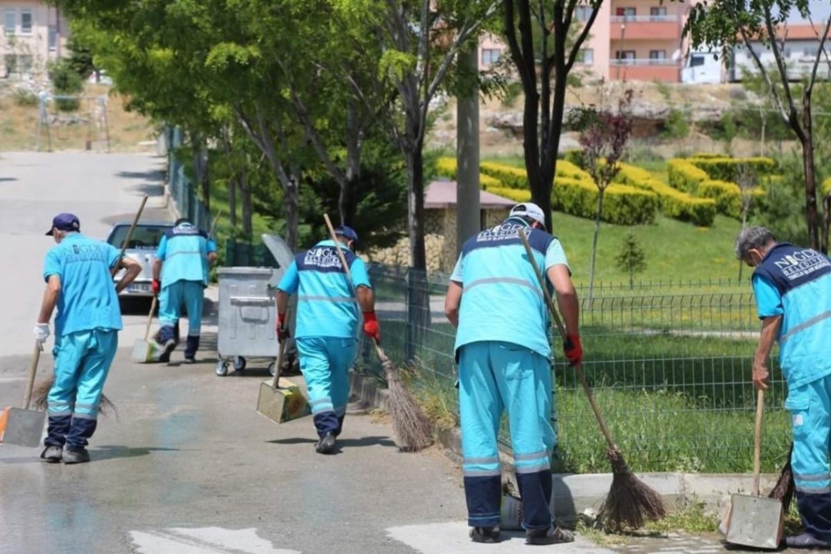 Niğde&rsquo;de Mahalle Temizliği Aralıksız S&uuml;r&uuml;yor
