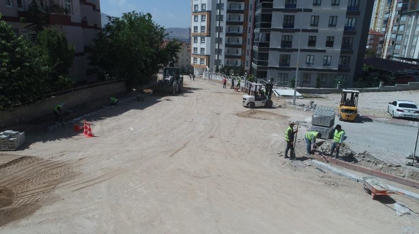 Şehitler Mahallesi&rsquo;nde Kilitli Parke &Ccedil;alışmaları S&uuml;r&uuml;yor