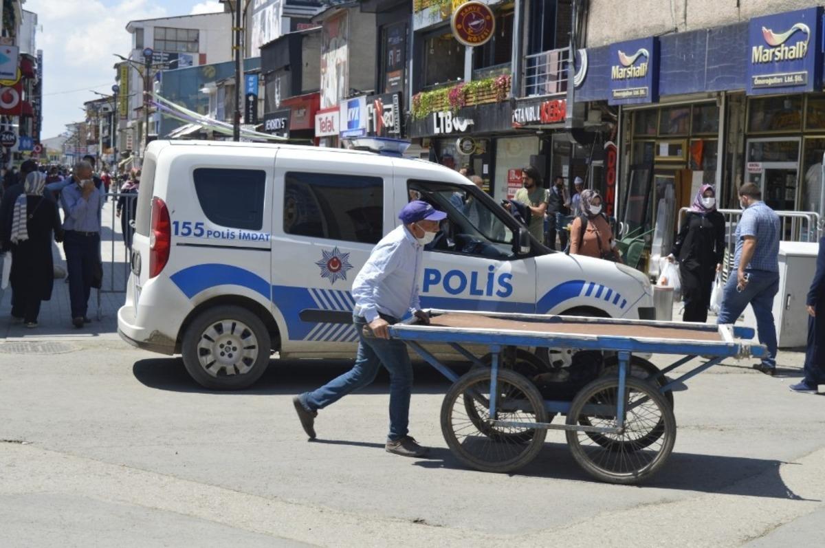 Ağrı&rsquo;da vatandaşlar yasağa uydu