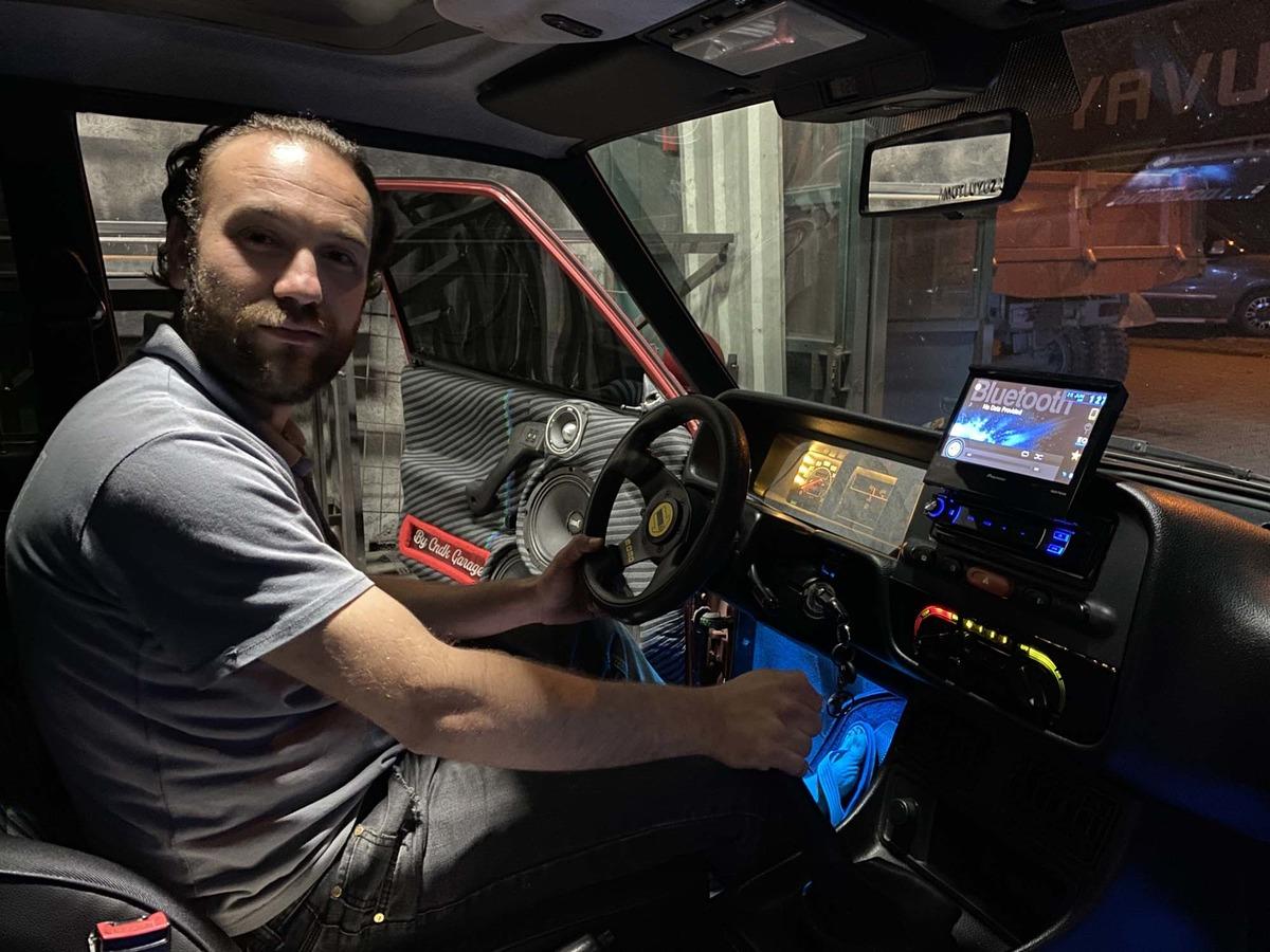 12 bin liraya aldığı otomobili 90 bin liraya yeniledi! 'Artık paha  bi&ccedil;ilemez'