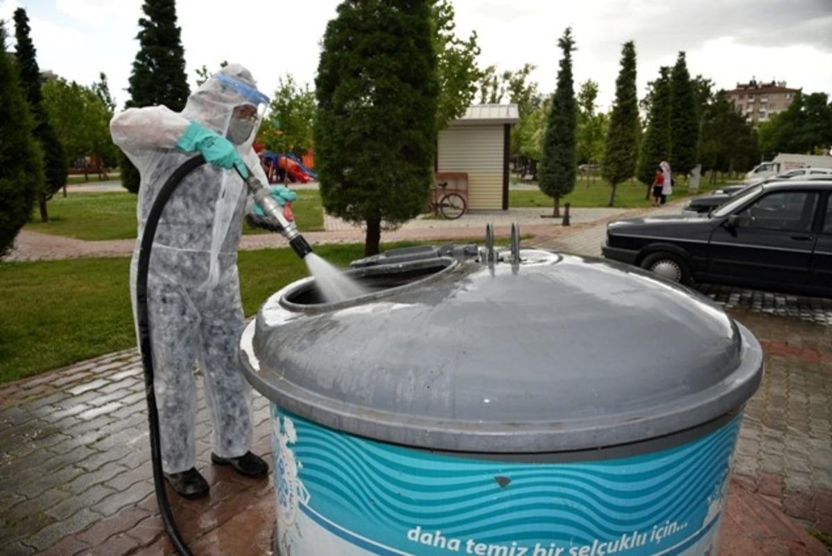 Sel&ccedil;uklu&rsquo;da dezenfekte &ccedil;alışmaları s&uuml;r&uuml;yor