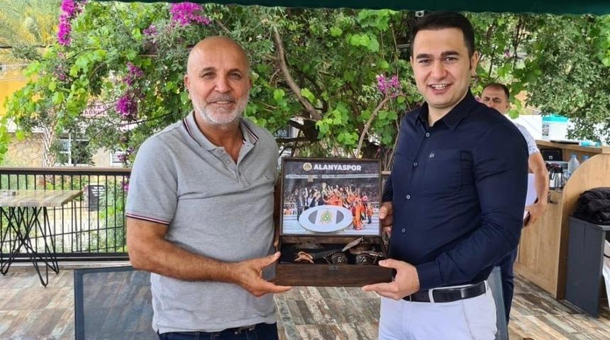 Alanyaspor&rsquo;dan başsavcı Emre&rsquo;ye veda kahvaltısı
