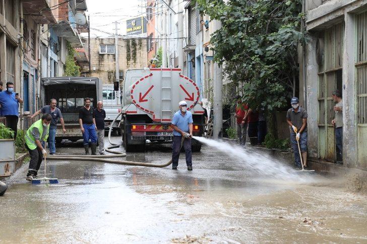 Belediye teyakkuza geçti, selin izleri 2 saatte temizlendi G4