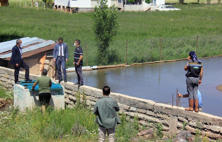 Sivas'ta sulama hattındaki sızıntı ev, ahır ve tarlalarda su baskınlarına yol açtı G3