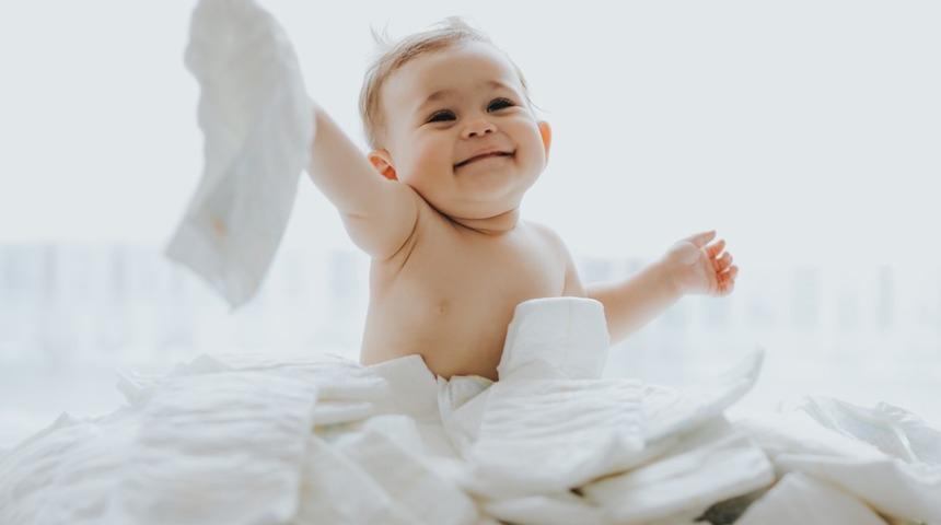 Bebeklerin altını değiştirmeden önce rızalarını almak gerekir mi?