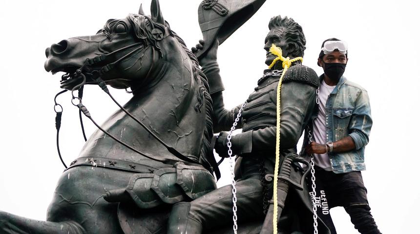 ABD'deki anıt yıkma eylemlerinde yeni hedef!