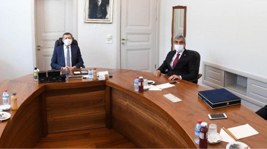 Kilis heyeti Bakan Sel&ccedil;uk&rsquo;u ziyaret etti