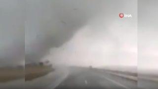 Çatalca'da aracıyla hortumun içinden geçen sürücü o anları saniye saniye görüntüledi