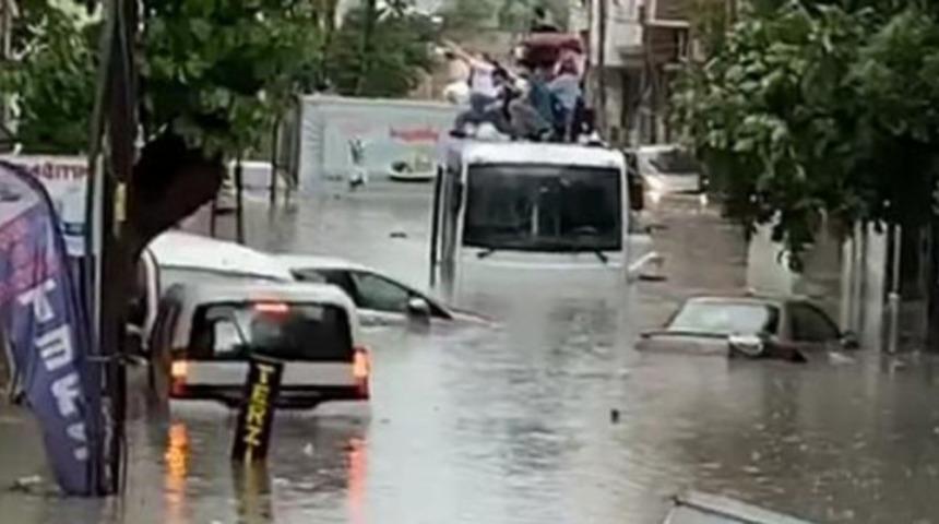 İstanbul'da sel can aldı! Valilik felaketin bilançosunu açıkladı
