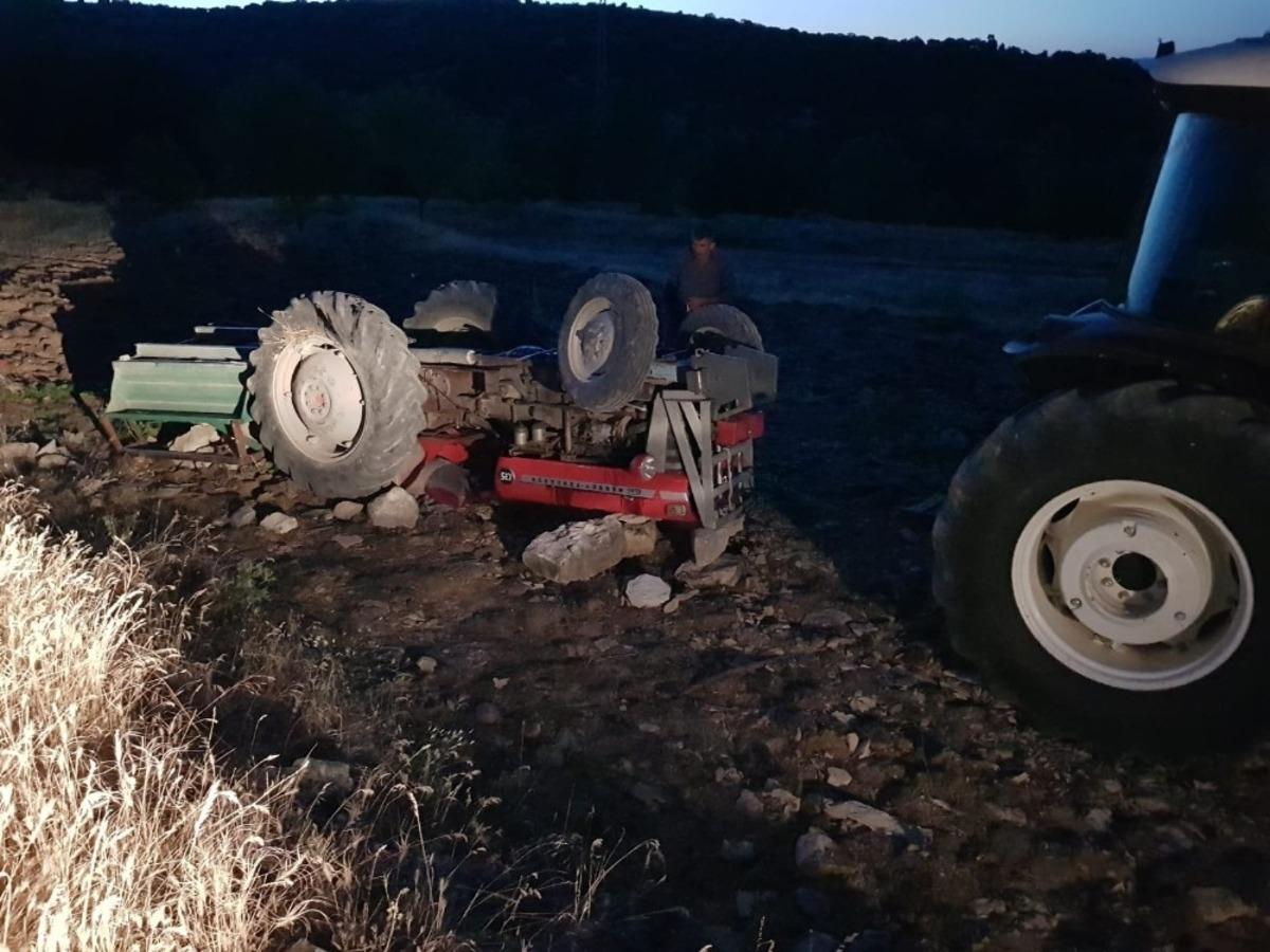 Elazığ&rsquo;da trakt&ouml;r devrildi: 4 yaralı