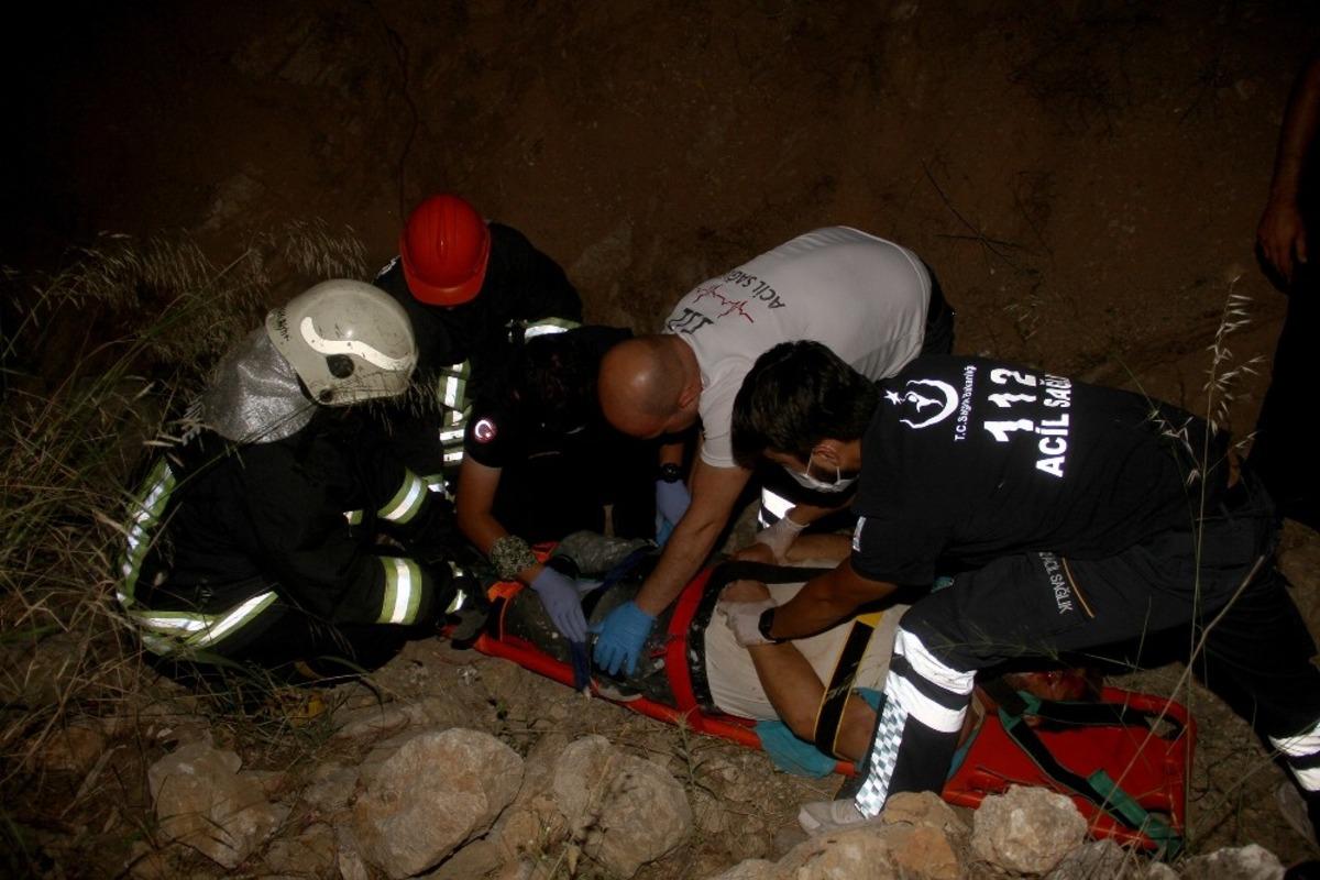 Motosiklet dereye u&ccedil;tu: 2 Yaralı