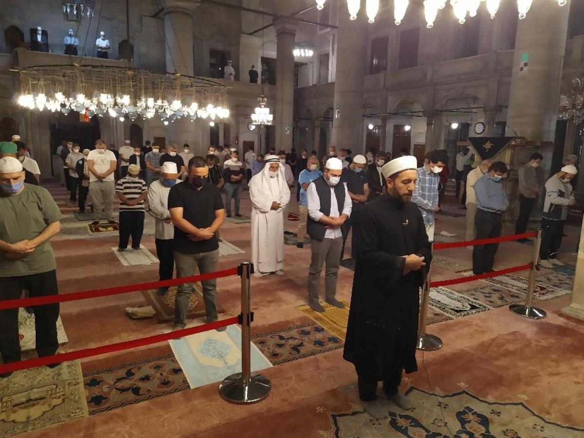 3 ay sonra ilk! Cemaat sabah namazında camilere kavuştu