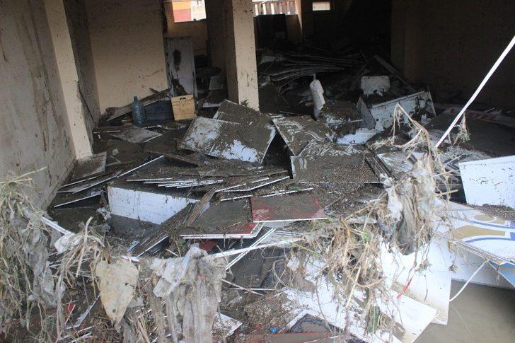 Esenyurt’ta selin verdiği hasar gün ağarınca ortaya çıktı G3