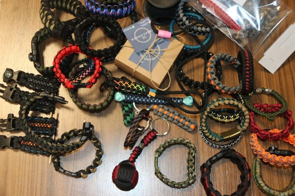 Paraş&uuml;t ipinden hayat kurtaran aksesuarlar yapıyor