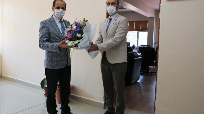 Sağlık Bilimleri Fak&uuml;ltesi Dekanlığında devir teslim t&ouml;reni ger&ccedil;ekleşti