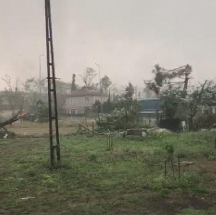 İstanbul'da korku dolu anlar! Hortum eve böyle geldi G4