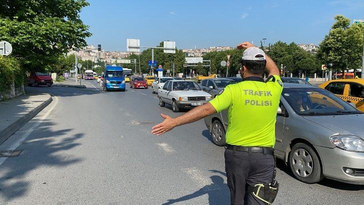 İstanbul’da polis ve minibüs arasında nefes kesen kovalamaca G1