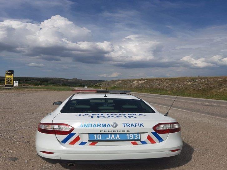 Balıkesir’de jandarmadan radarla hız denetimi G3