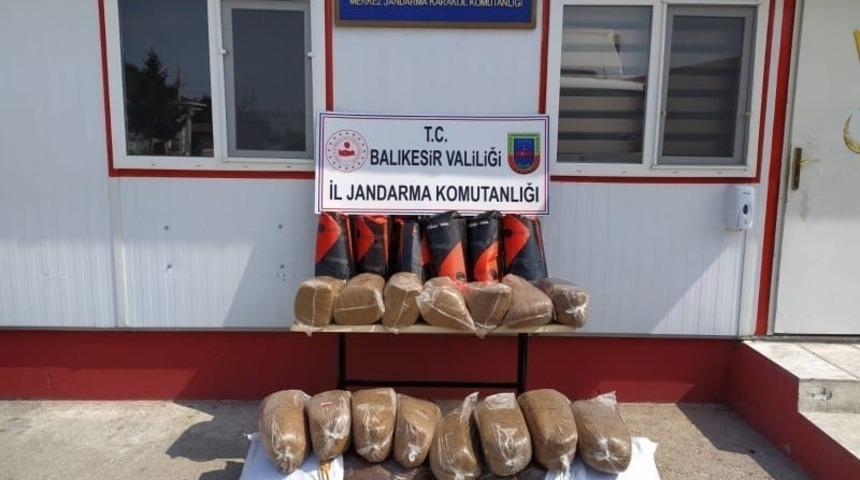 Kargo ile gelen 320 t&uuml;t&uuml;n ele ge&ccedil;irildi