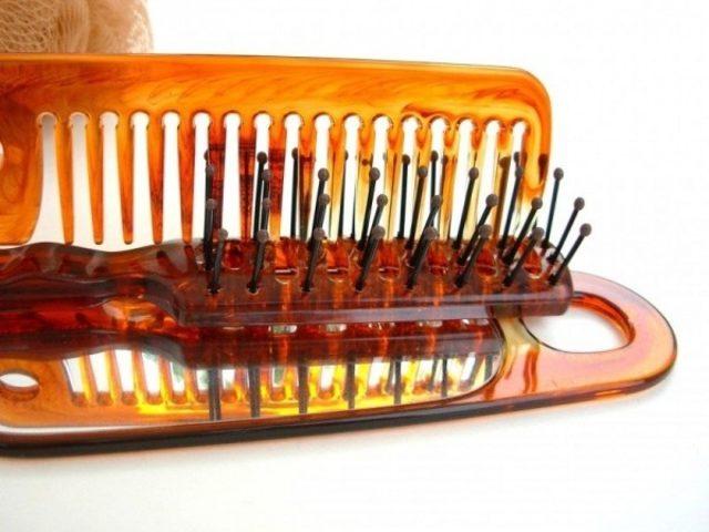comb-hairbrush-hairdryer-brush-hair-product-style