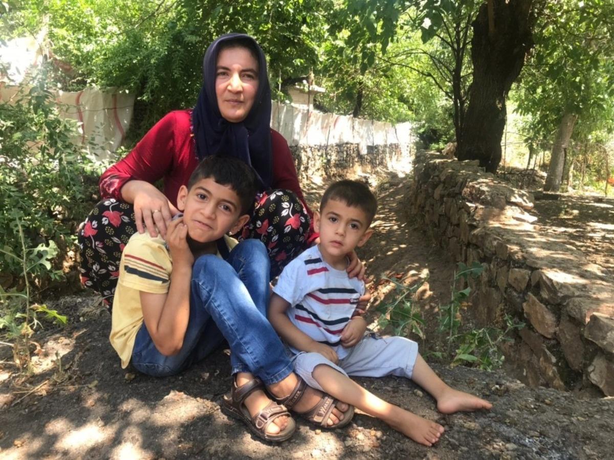 Fedakar annenin engelli &ccedil;ocukları i&ccedil;in yol m&uuml;cadelesi