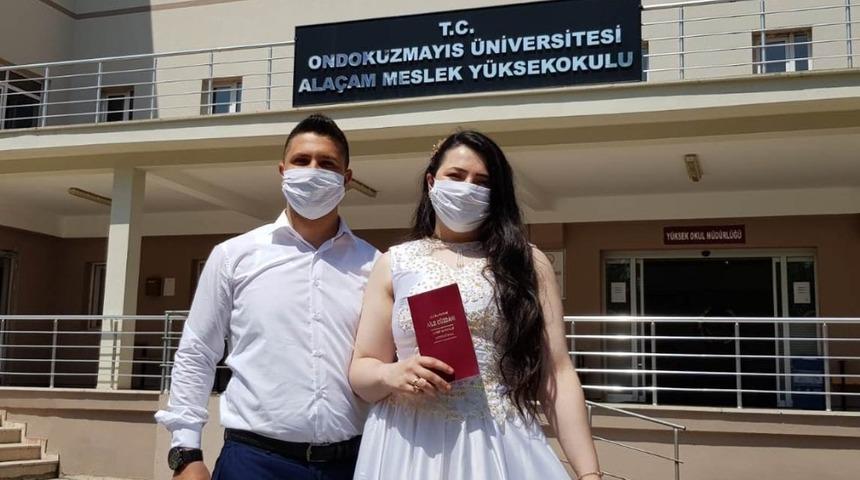 Gen&ccedil; &ccedil;iftler mezun oldukları okulda anılarını tazelediler