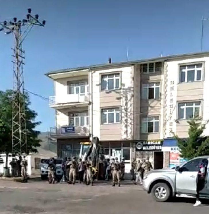 HDP'li Bekir Polat, belediye başkanlığı görevinden uzaklaştırıldı G3