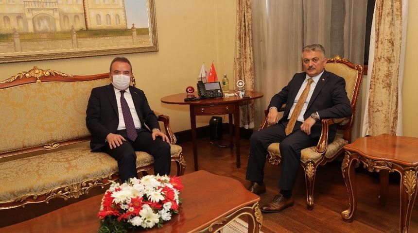 Başkan Böcek’ten  Vali Yazıcı’ya ’Hayırlı olsun’ ziyareti