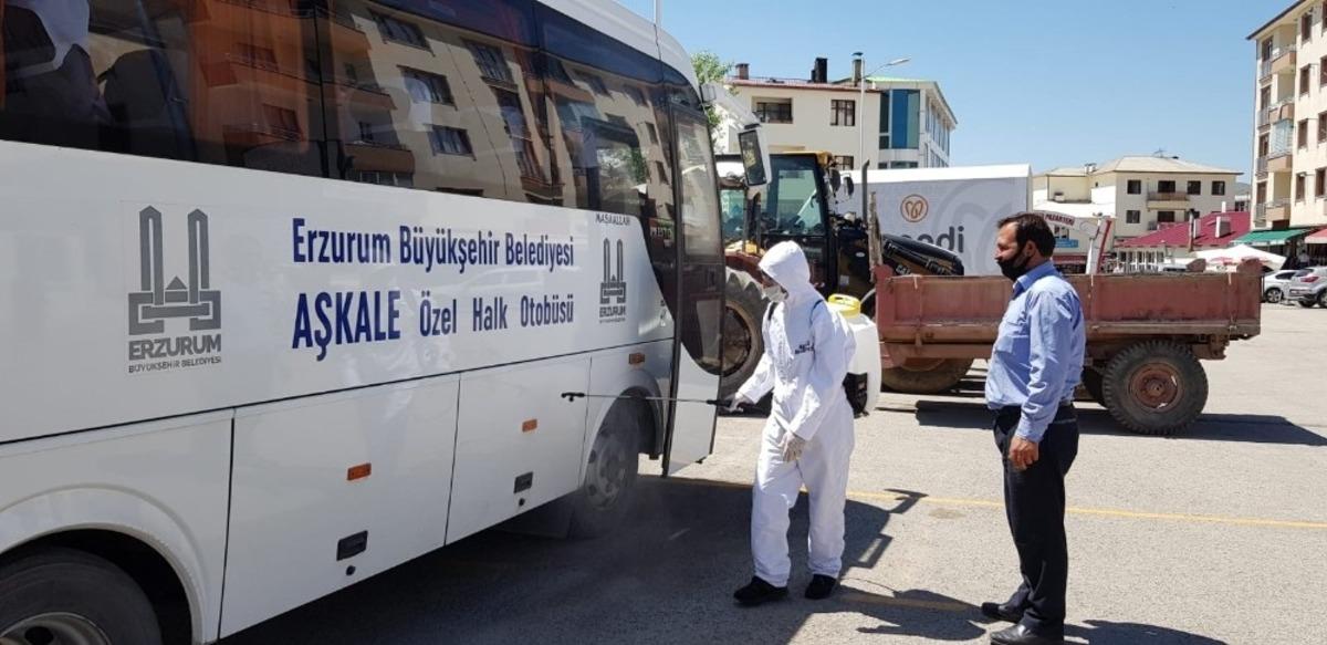 Aşkale Belediyesi dezenfekte &ccedil;alışmalarını s&uuml;rd&uuml;r&uuml;yor