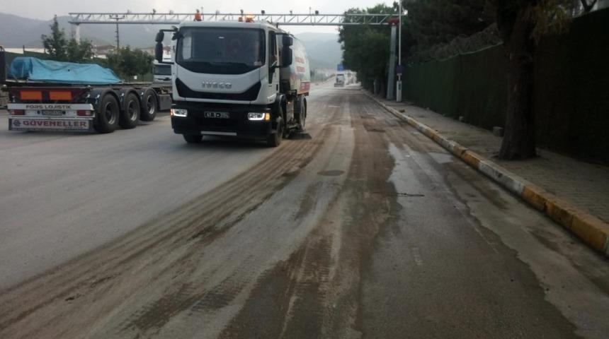 K&ouml;rfez&rsquo;de temizlik &ccedil;alışmaları s&uuml;r&uuml;yor