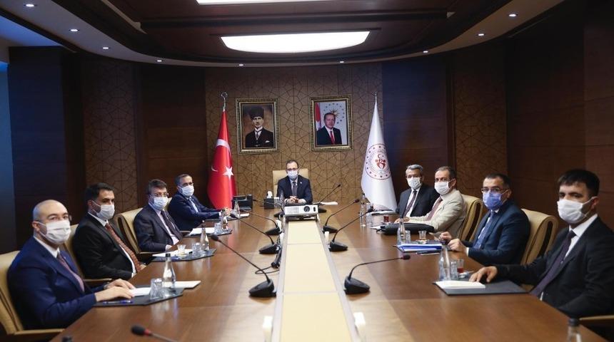 Milletvekili Arvas &ouml;nc&uuml;l&uuml;ğ&uuml;ndeki Van heyetinden Bakan Kasapoğlu&rsquo;na ziyaret