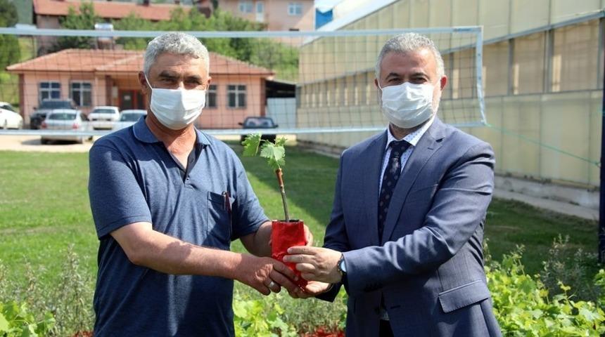 Tokat&rsquo;ta 13 bin t&uuml;pl&uuml; asma fidanı &uuml;retici ile buluştu