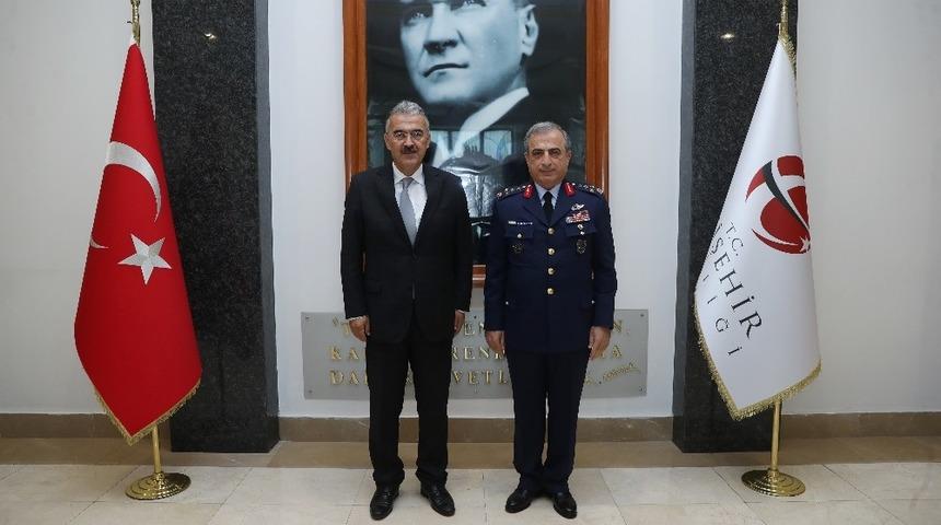 Garnizon Komutanı G&uuml;lan, Vali Ayyıldız&rsquo;a &ldquo;Hayırlı Olsun&rdquo; ziyaretinde bulundu