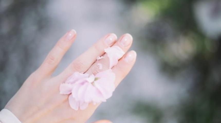 Evde doğal olarak kolayca uygulayabileceğiniz tırnak bakımı yöntemleri