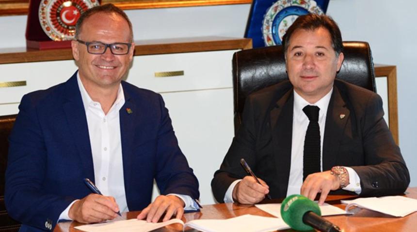 Bursaspor İrfan Buz'u resmen a&ccedil;ıkladı