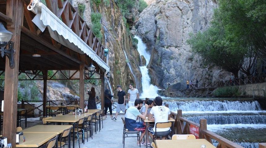 Günpınar Şelalesi misafirlerini ağırlamaya başladı