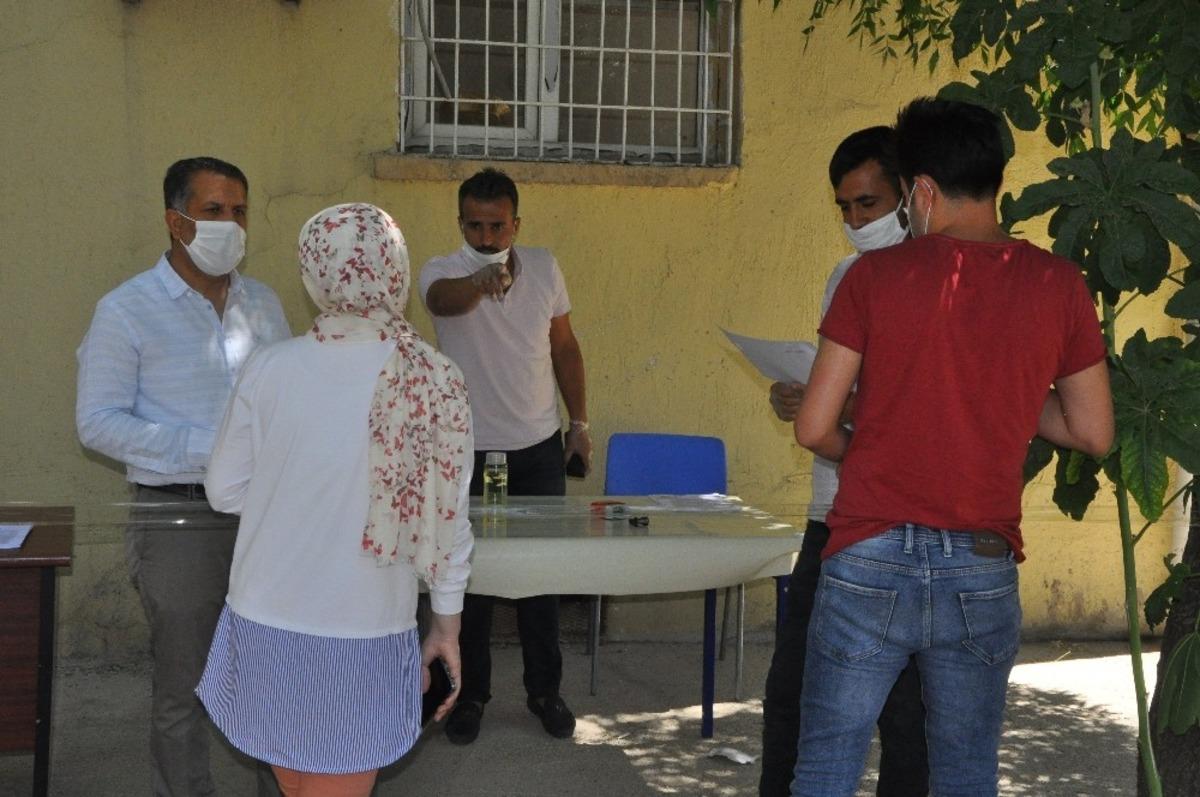 Şırnak&rsquo;a atanan 841 &ouml;ğretmen kayıtlarını yapmaya başladı