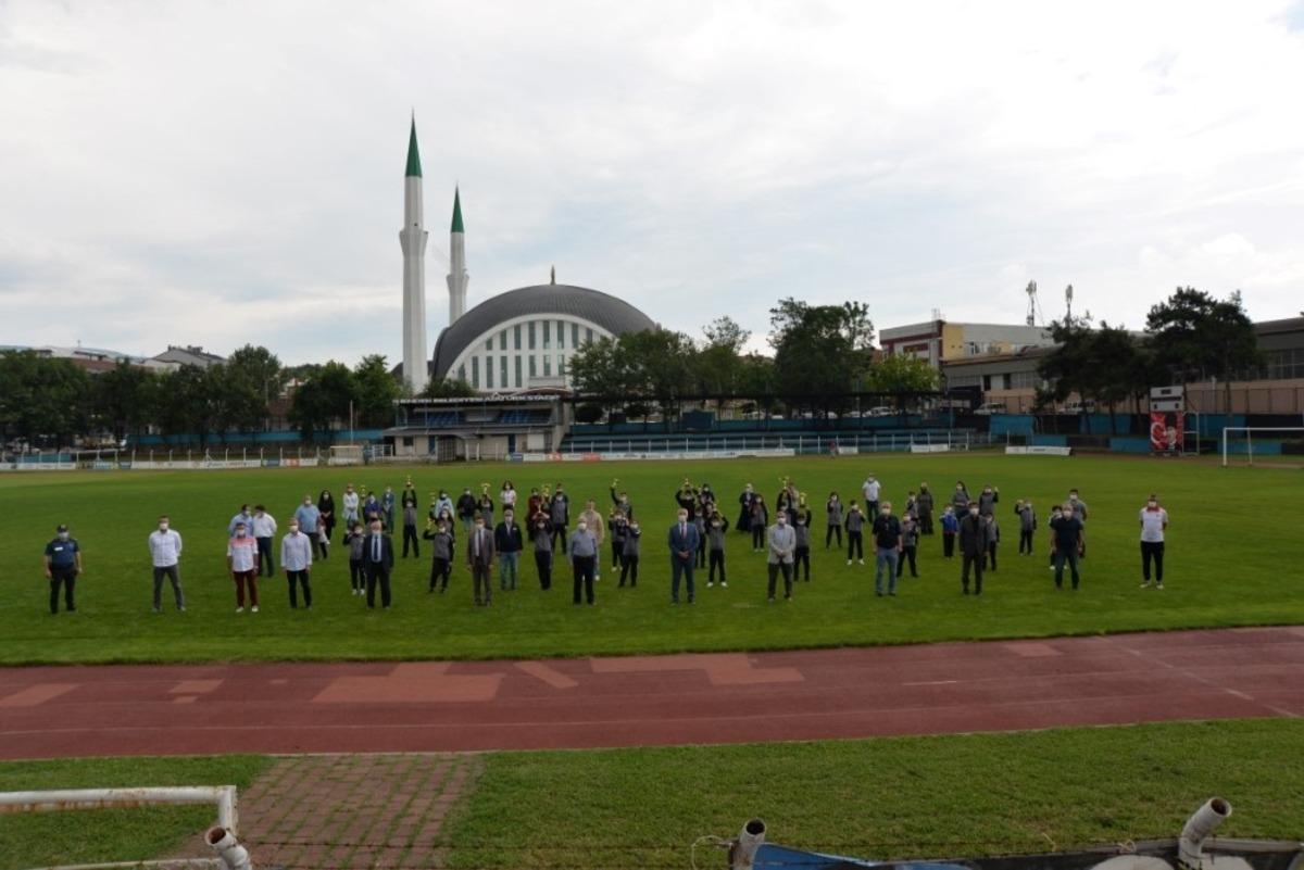 Hendekli karateciler kupa ve madalyalarına kavuştu