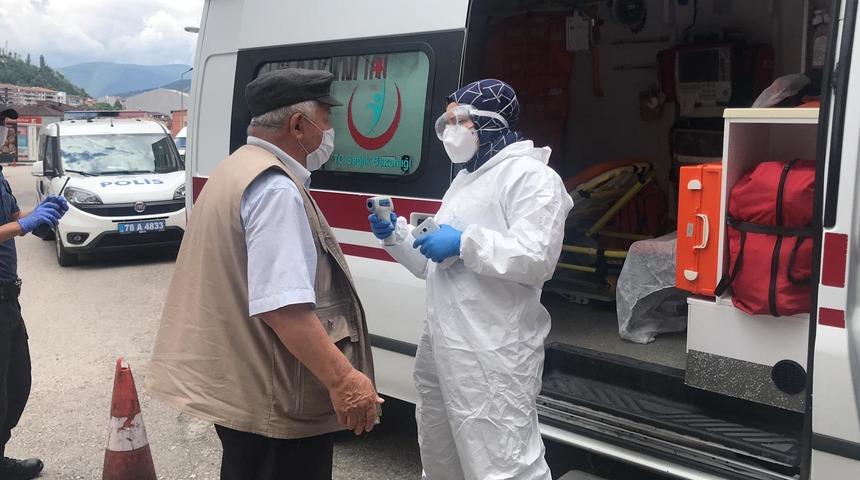 Minibüsteki yolcunun koronavirüs olduğunu sanıp polisi aradılar