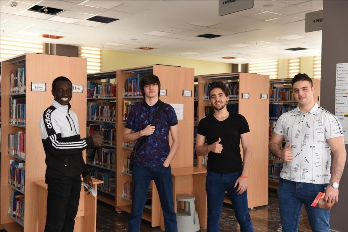 Yabancı &ouml;ğrenciler salgın s&uuml;recinde T&uuml;rkiye&rsquo;de kalmayı tercih etti