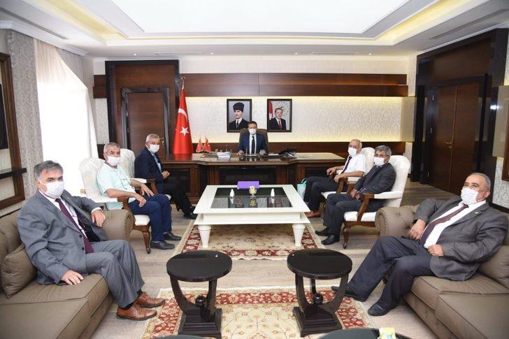 Aydın Valisi Hüseyin Aksoy poşusunu taktı G3