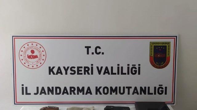 Kayseri’de ruhsatsız tabanca operasyonu: 2 gözaltı