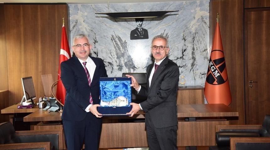 Kocaeli’nin ulaşım ağına nefes aldıracak projeler gerçekleştirilecek