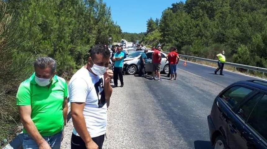 Antalya&rsquo;da trafik kazası: 3 yaralı